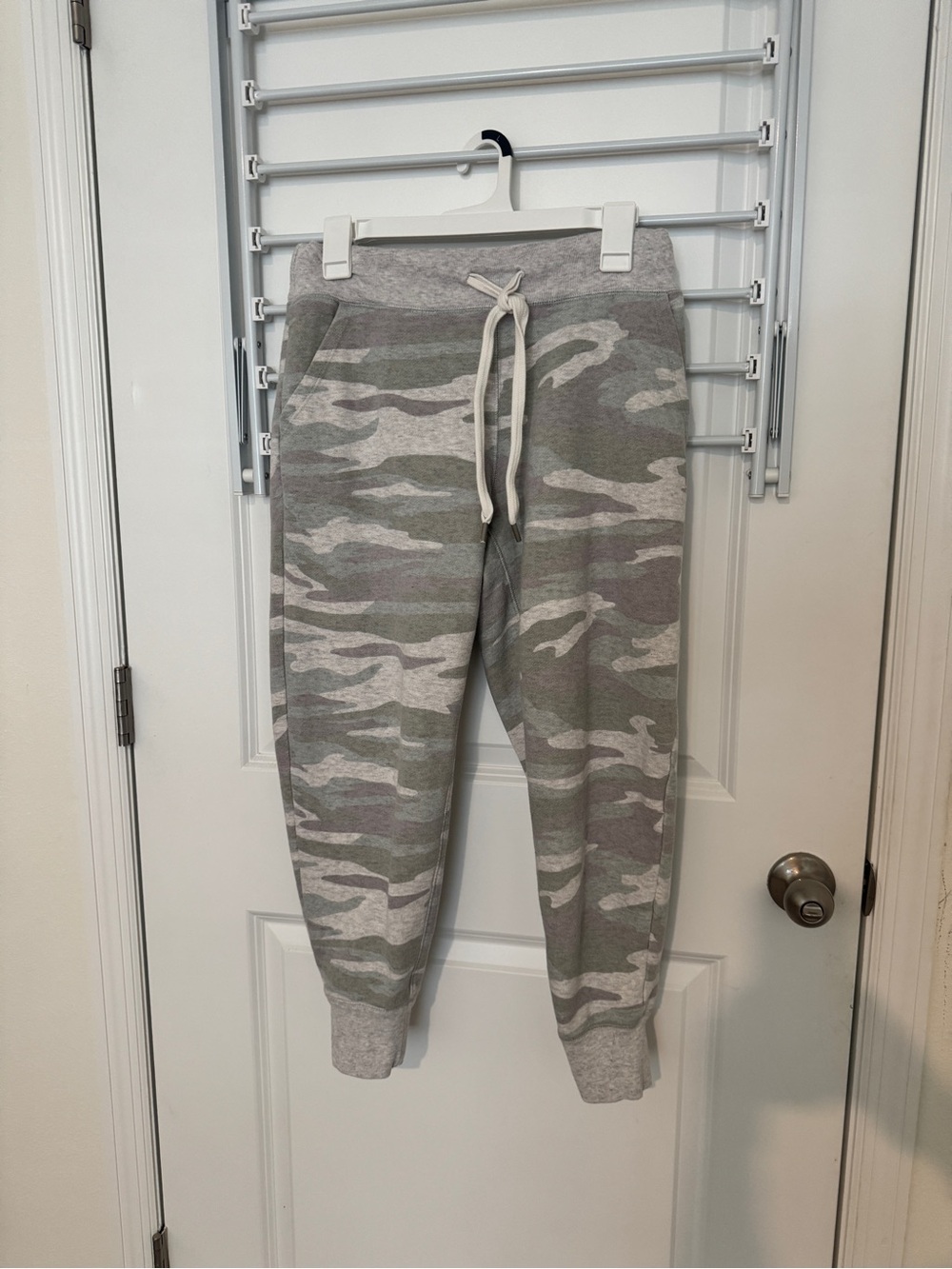 Aerie Gray Camo Drawstring Joggers